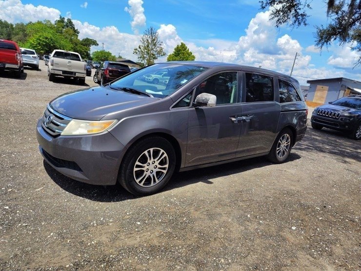 2013-honda-odyssey-image-3