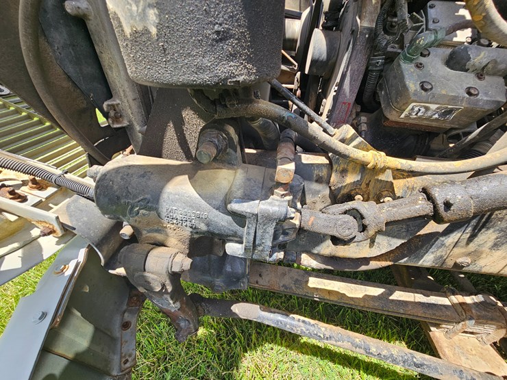 2000-freightliner-fl60-image-40