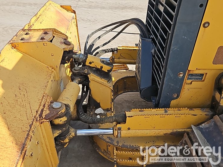 2015-deere-450j-image-17