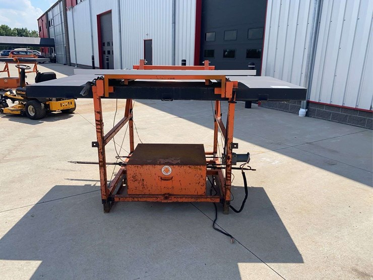 smc4000-truck-mounted-message-board-image-2
