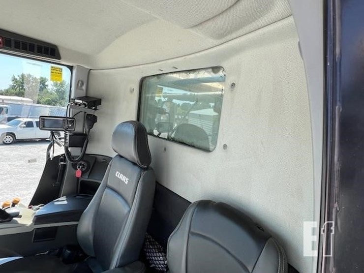 2015-claas-lexion-740-image-67