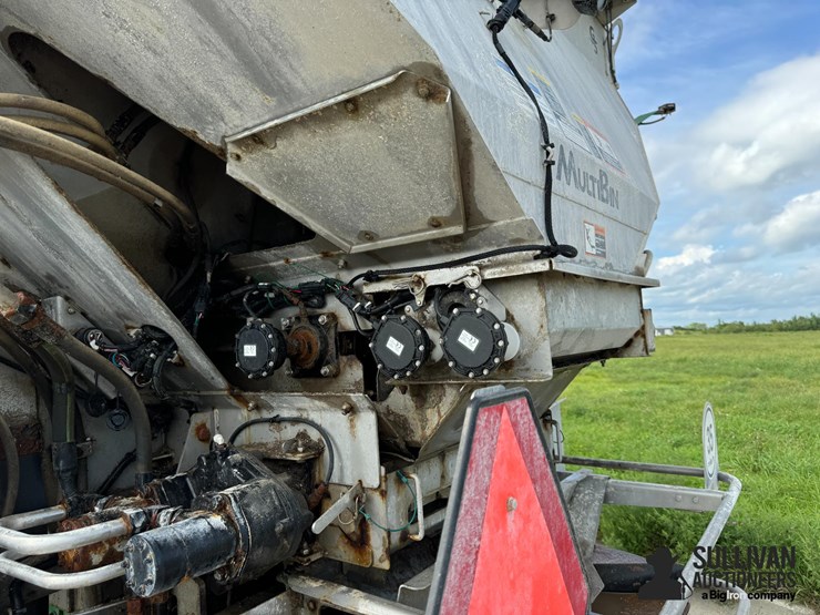 2022-john-deere-800r-image-14
