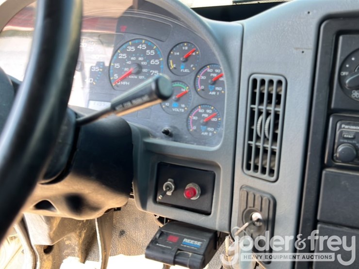 2003-international-durastar-4300-image-32