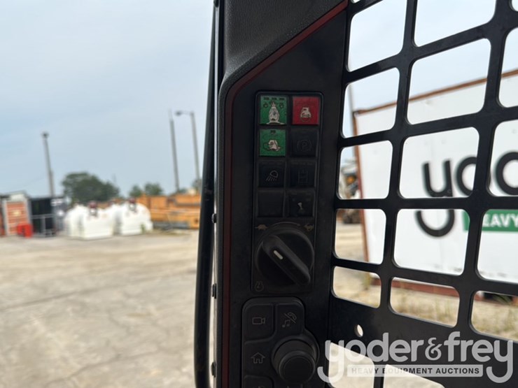 2021-bobcat-s76-image-16