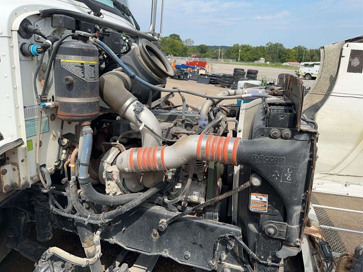2014-peterbilt-337-image-28