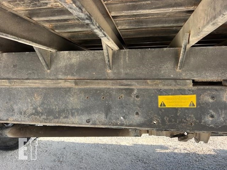 2003-freightliner-fl70-image-27