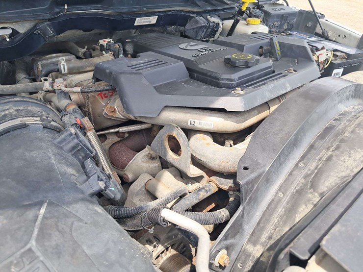 2016-ram-3500-crew-cab-pickup-image-26