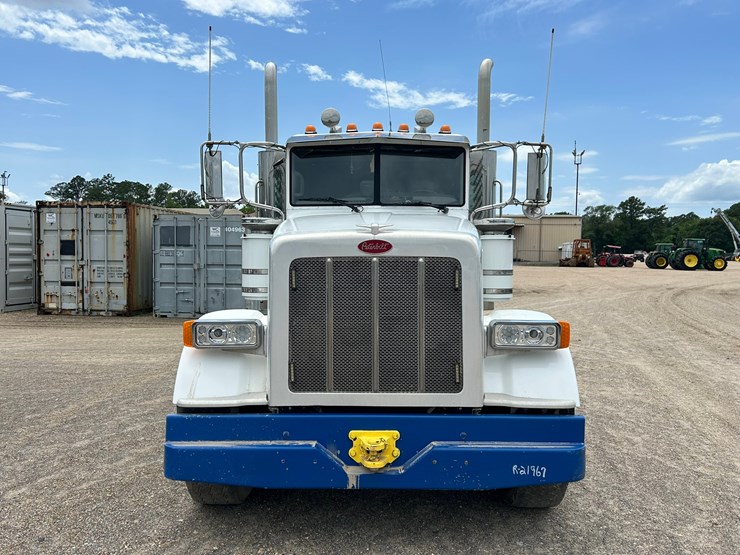 2013-peterbilt-367-image-2