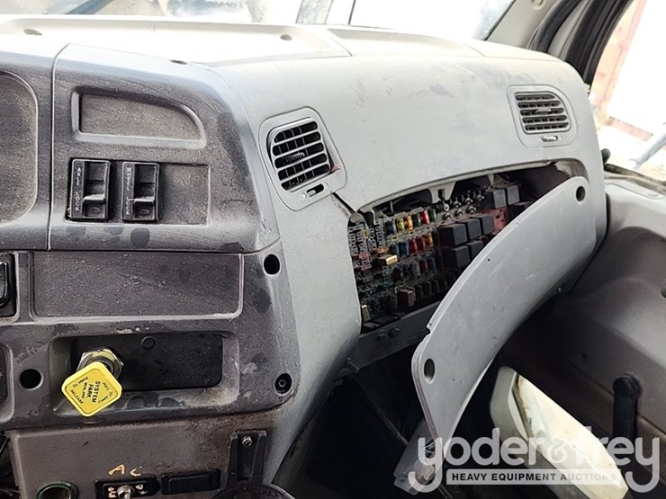 1998-ford-l9000-image-29