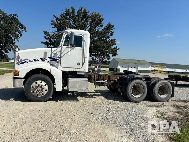 1999-peterbilt-385-image-3