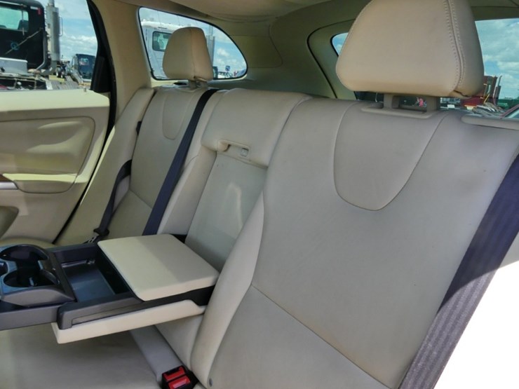 2015-volvo-xc60-image-9
