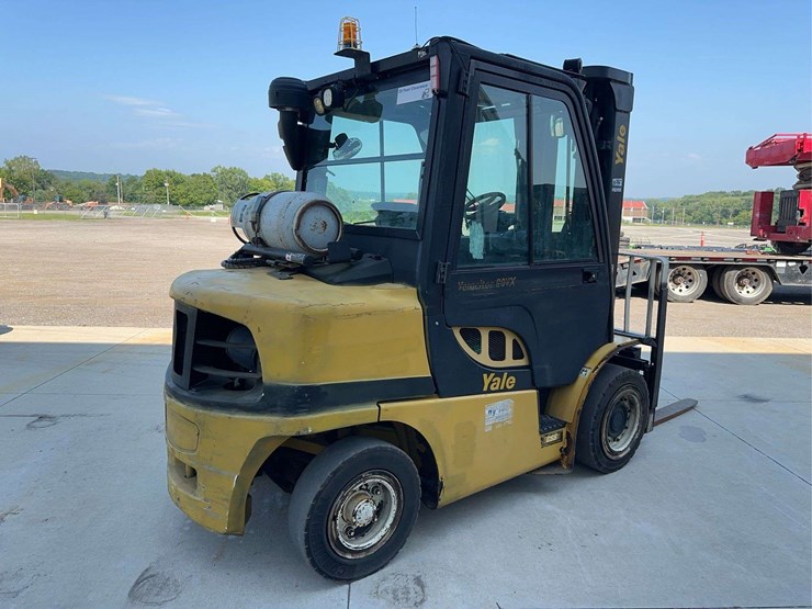 2013-yale-gip080-forklift-image-3
