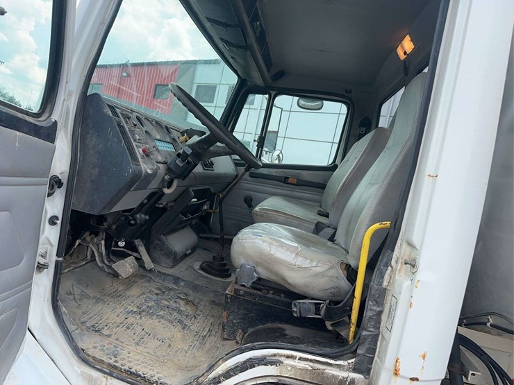 freightliner-fl70-image-37
