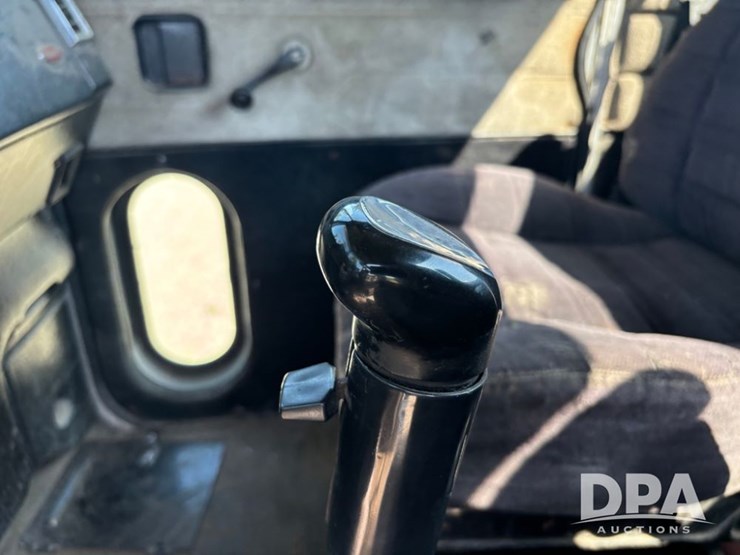 1999-peterbilt-385-image-39