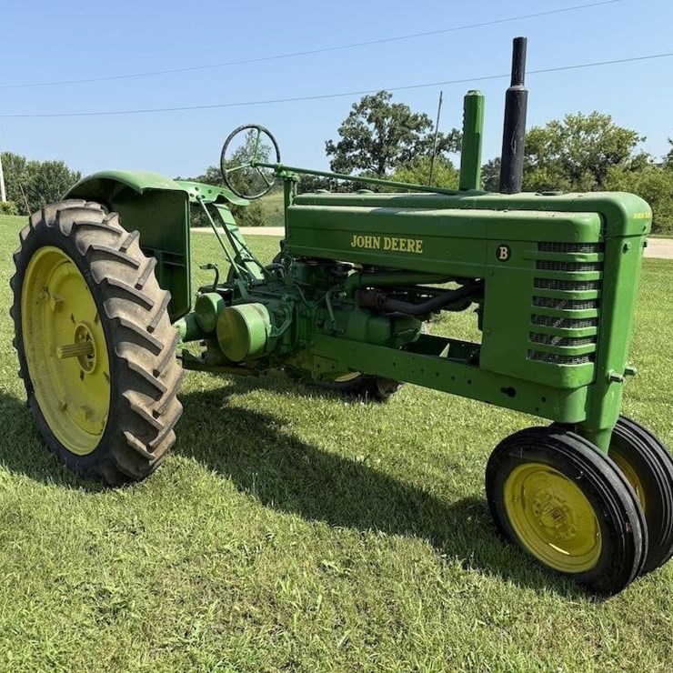 JOHN DEERE B
