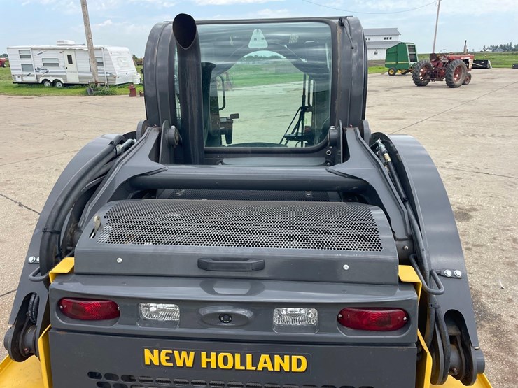 2022-new-holland-l320-image-20