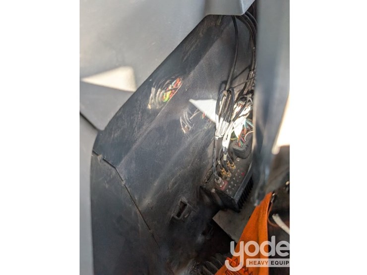 2022-deere-850l-lgp-image-21