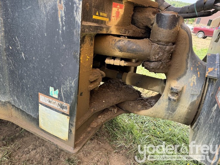 2005-jcb-718-image-33