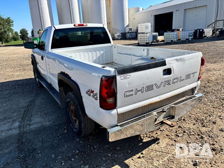 2005-chevrolet-2500hd-image-8