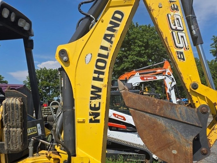 2011-new-holland-b95b-image-26