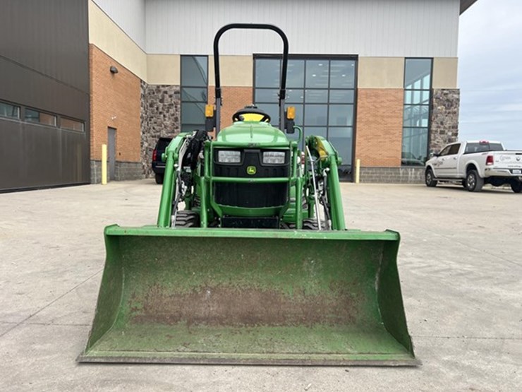 2024-john-deere-1025r-image-15