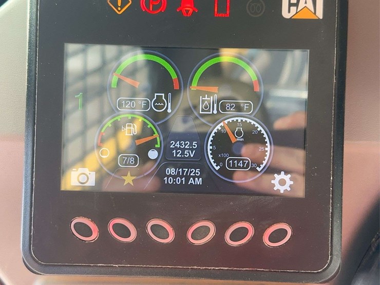 2018-caterpillar-262d-image-41