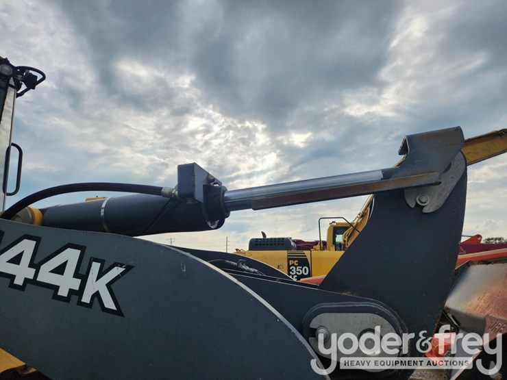 2010-deere-644k-image-14