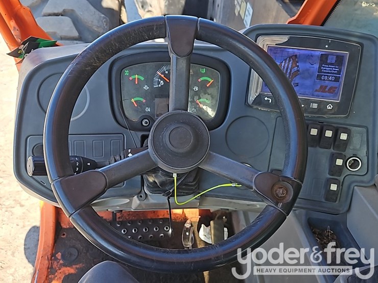 2018-jlg-1055-image-27