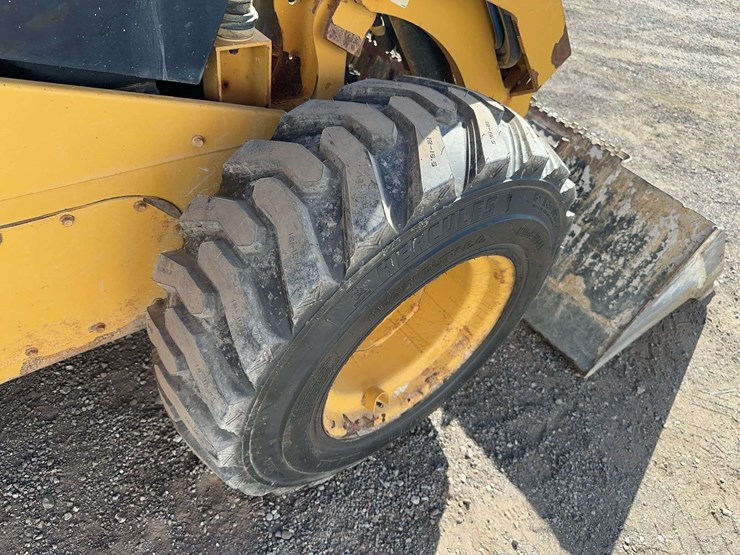 2018-caterpillar-262d-image-11