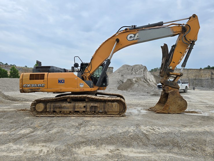 2012-case-350c-image-43