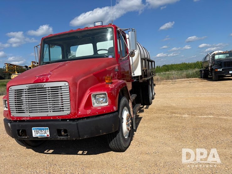 1995-freightliner-fl80-image-27