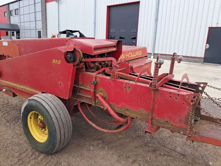 new-holland-310-image-6