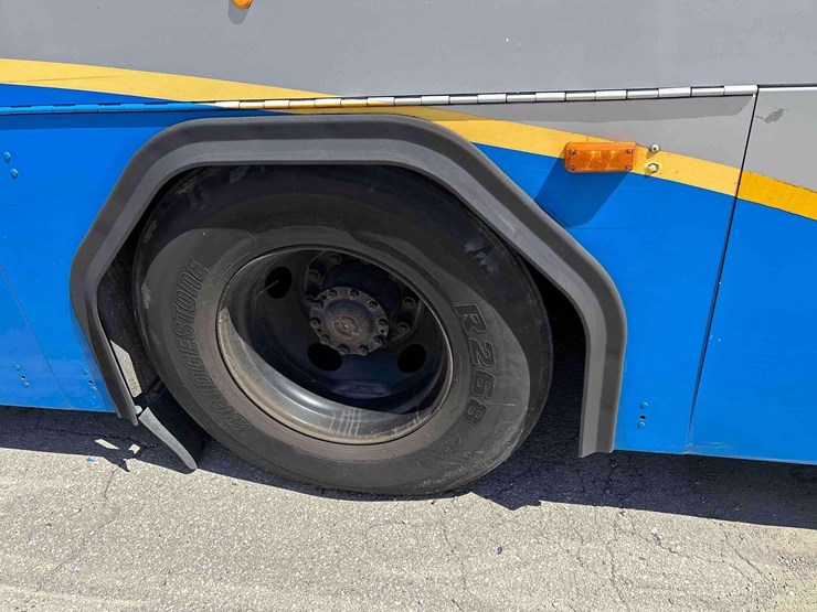 2014-gillig-low-floor-image-21
