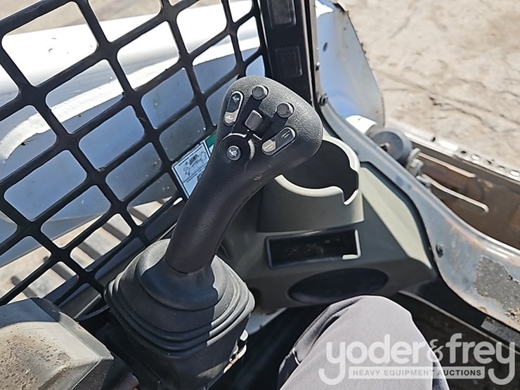 2019-bobcat-t740-image-23