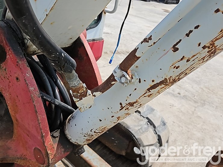 2005-takeuchi-tb145-image-22