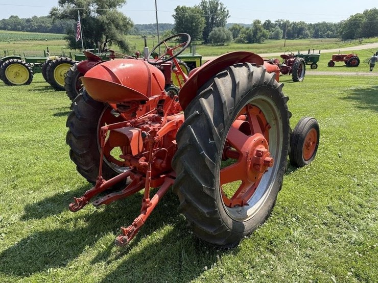 case-dc-4-tractor-image-4