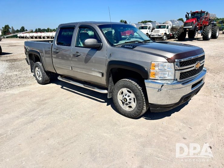 2013-chevrolet-silverado-2500-lt-image-1