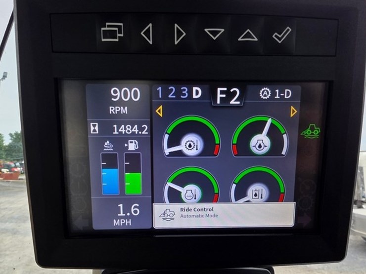 2021-deere-524l-image-94
