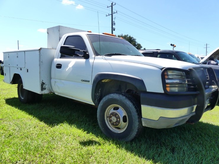 2003-chevrolet-3500-image-2