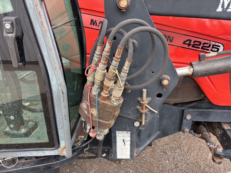 massey-ferguson-4225-image-14