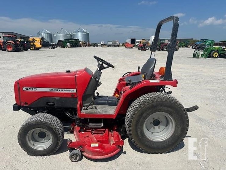 massey-ferguson-1235-image-2