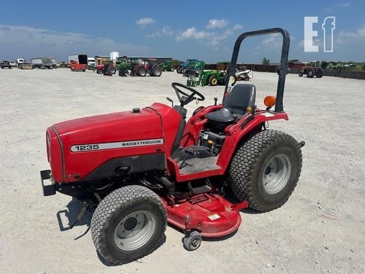 massey-ferguson-1235-image-1