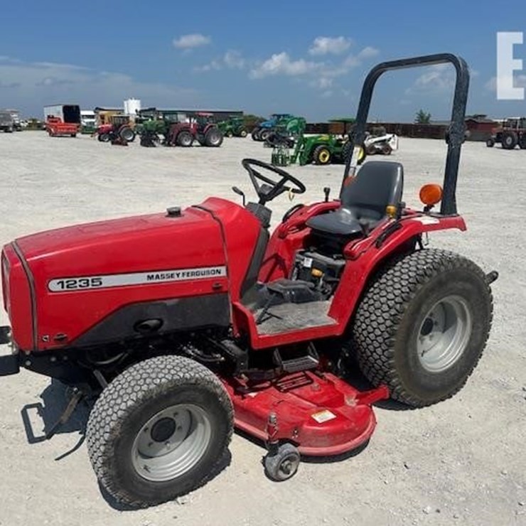 MASSEY-FERGUSON 1235