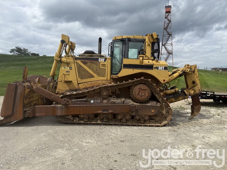 2005-caterpillar-d8t-image-2