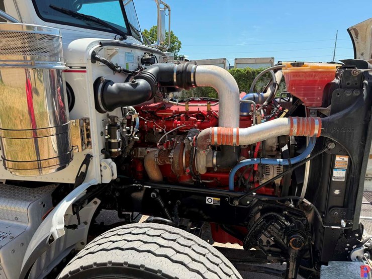 2015-peterbilt-367-image-10