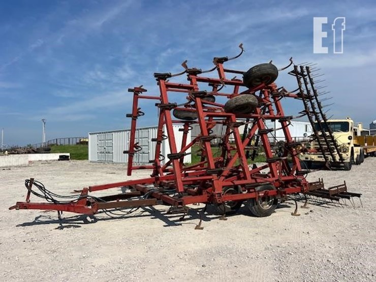 case-ih-4300-image-2