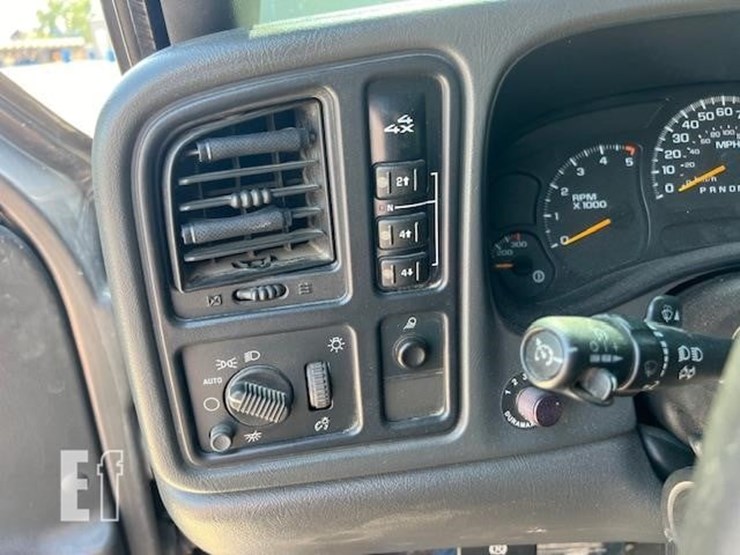 2006-chevrolet-silverado-2500hd-image-18