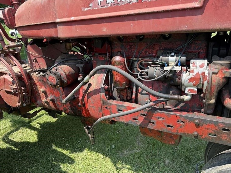 farmall-m-tractor-image-10