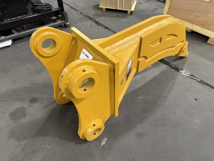 2025-caterpillar-320-image-3