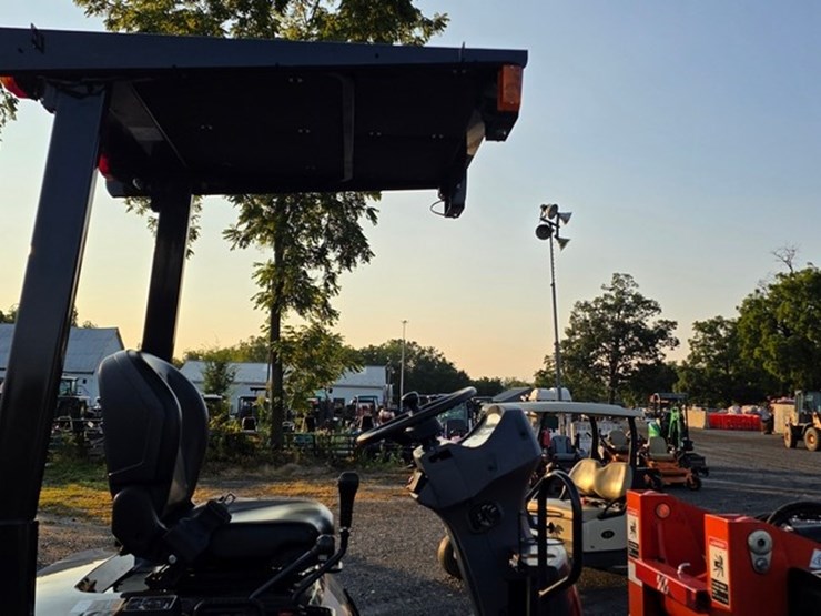 2023-kubota-r430-image-13